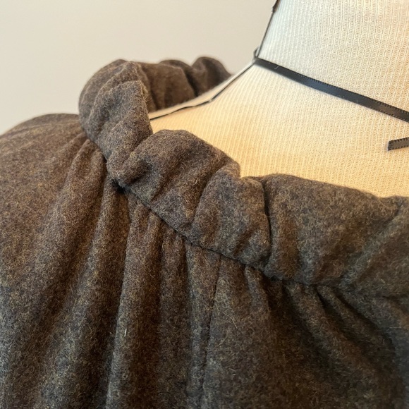 Wool dress with a leather belt - Picture 4 of 7